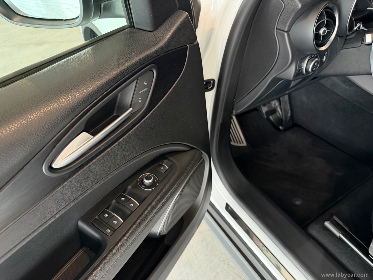 Stelvio 2.2 T.diesel 150CV AT8 RWD Super - immagine 16