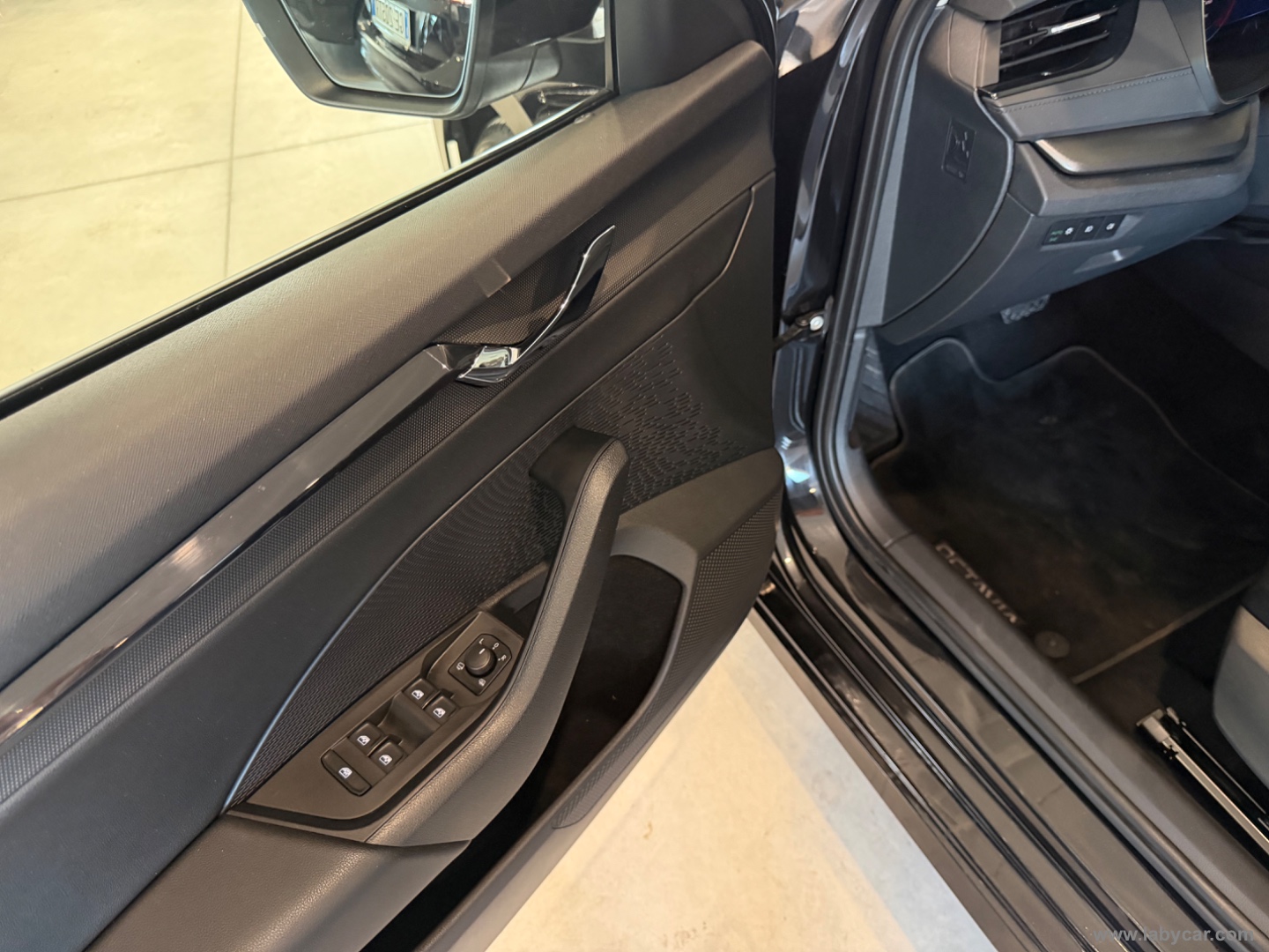 Octavia 2.0 TDI SCR 150CV DSG Wag. Exec. - immagine 16