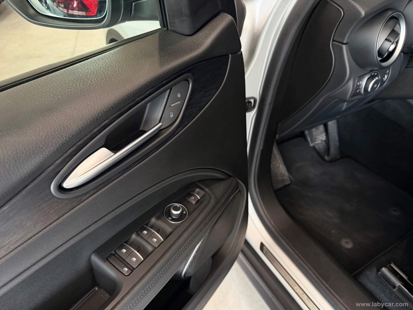 Stelvio 2.2 T.diesel 160CV AT8 RWD Bus. - immagine 16