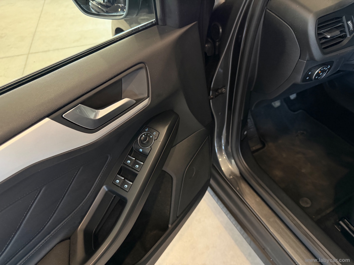 Focus 1.0 EcoBoost 125CV 5p Business - immagine 16