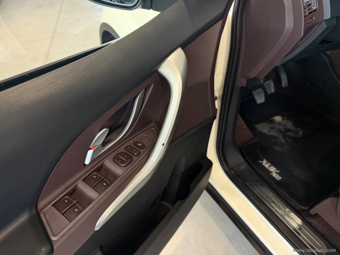 XUV500 2.2 16V FWD W6 - immagine 16