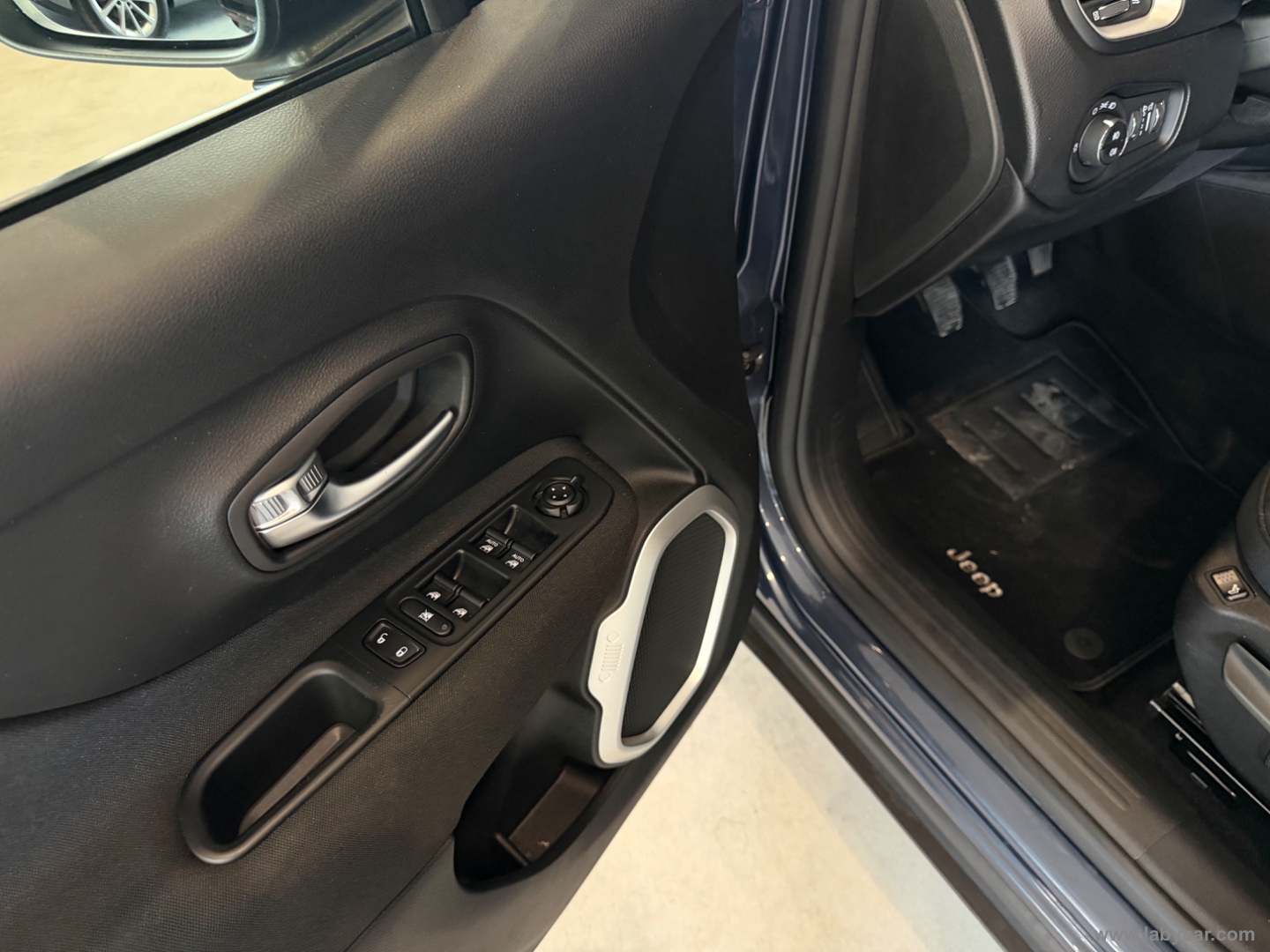 Renegade 1.6 Mjt 130 CV Business - immagine 16