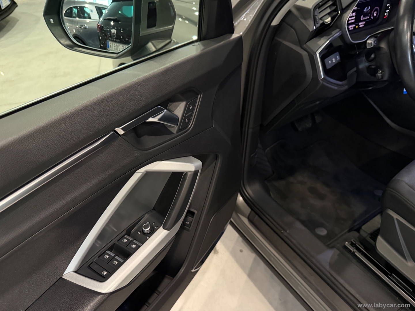 Q3 SPB 40 TDI qu- S tr. Business Plus - immagine 16