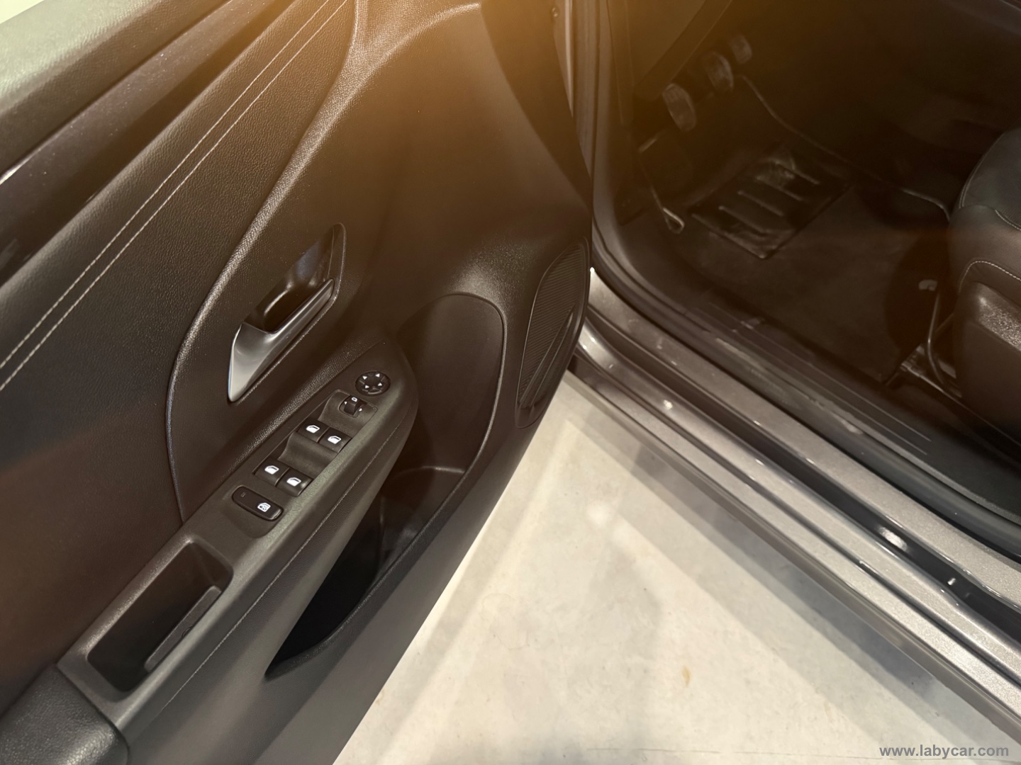 Corsa 1.5 D 100 CV Elegance - immagine 16