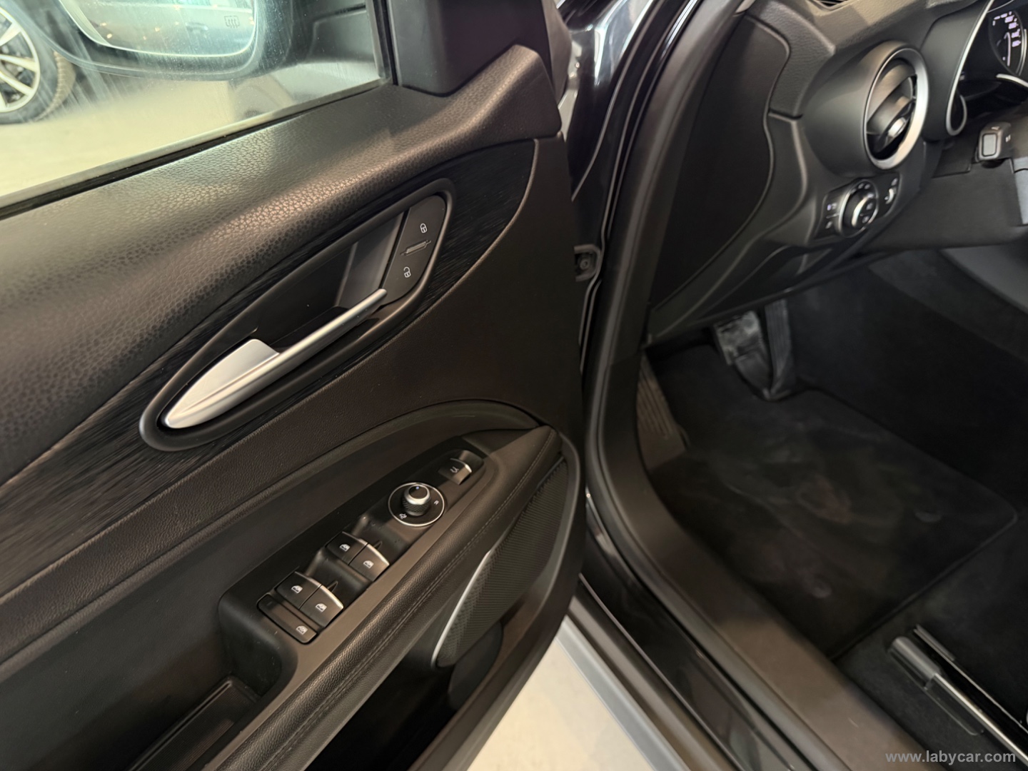 Stelvio 2.2 T.diesel 190 CV AT8 Q4 Bus. - immagine 16