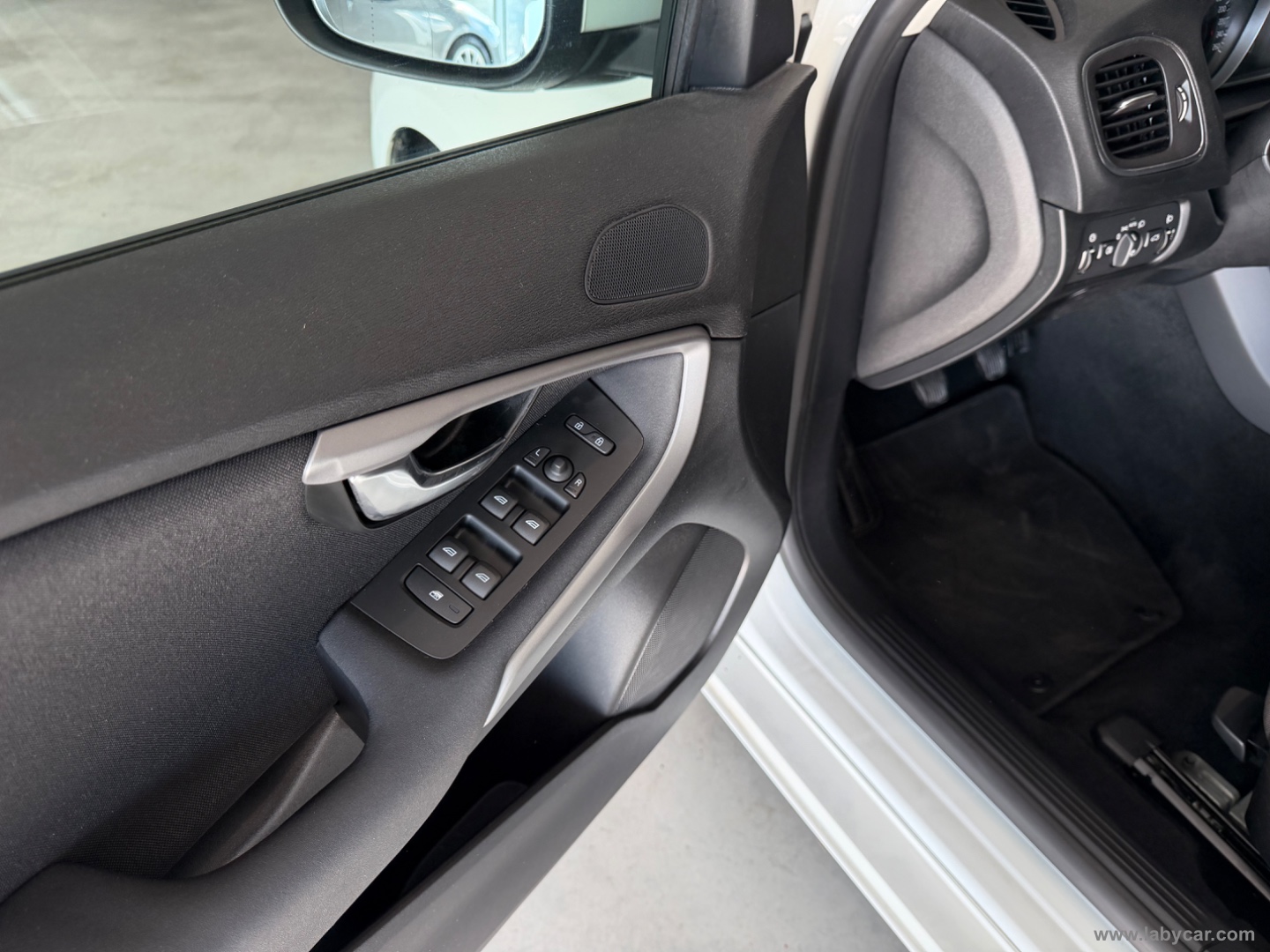 V40 D2 Business - immagine 16