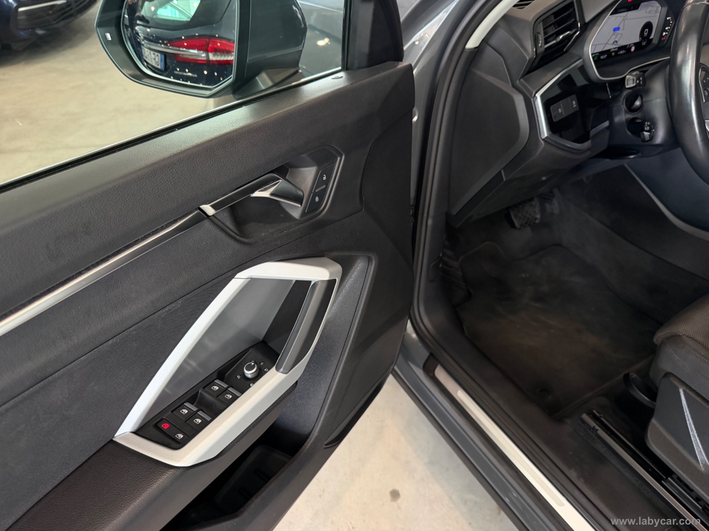 Q3 35 TDI S tronic Business Advanced - immagine 16