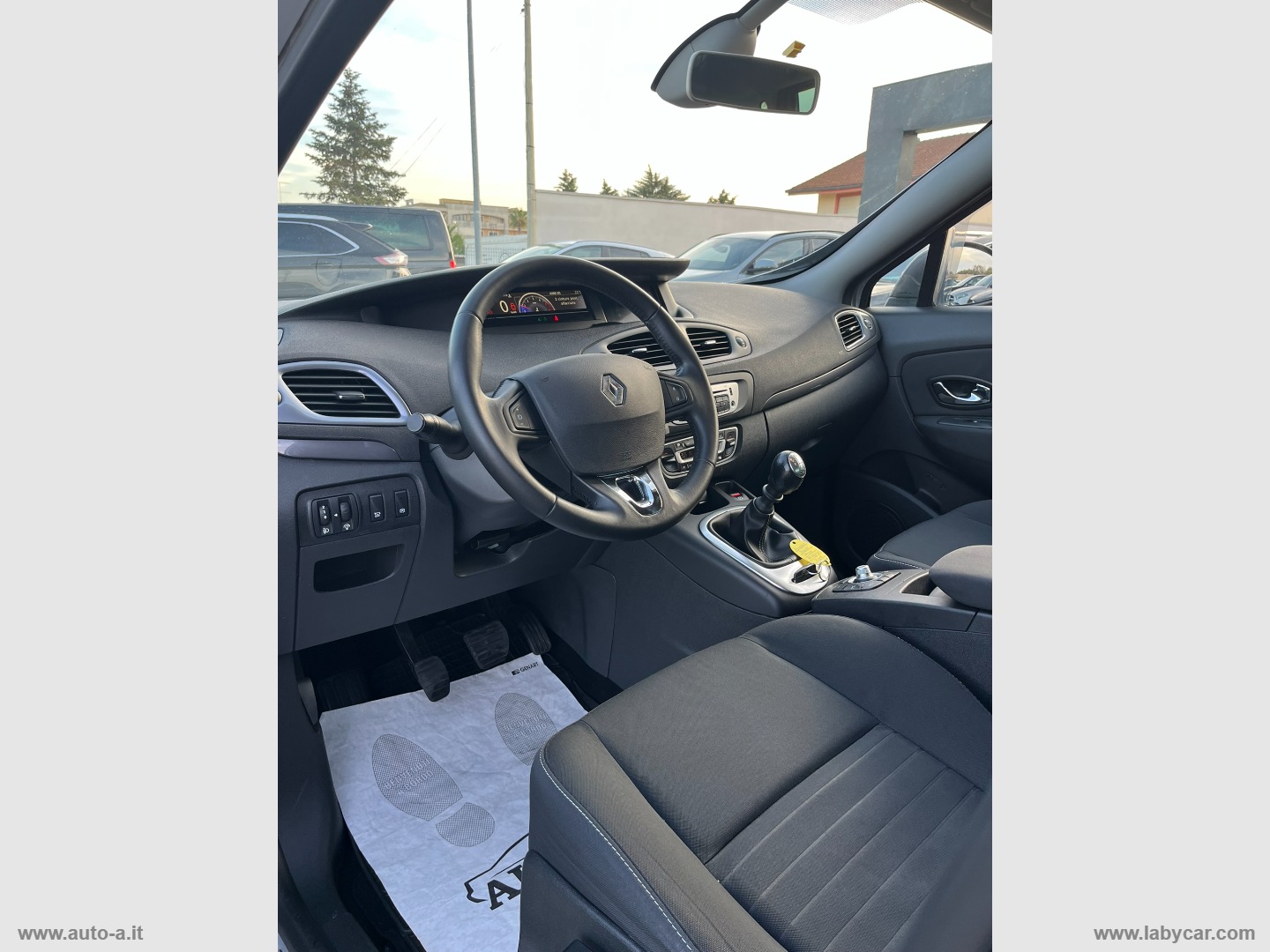 Scénic XMod 1.5 dCi 110 CV EDC Limited - immagine 16