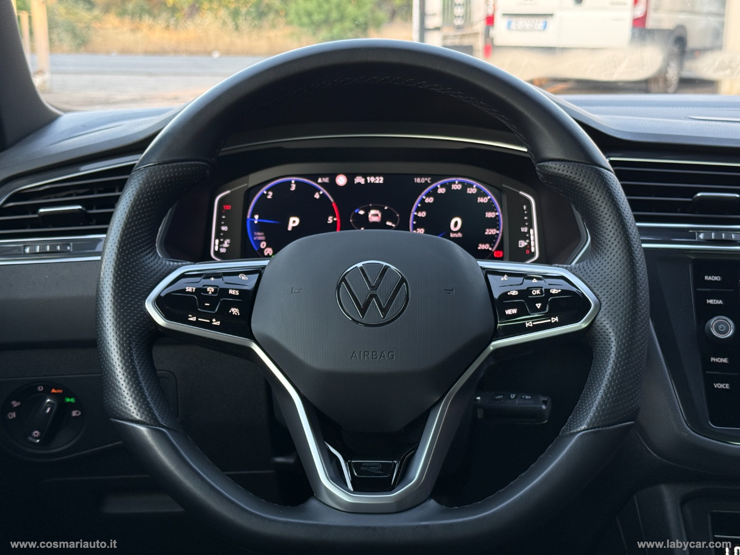 Tiguan 2.0 TDI 150CV DSG R-Line 2023 LUCI AMBIENTE - immagine 16