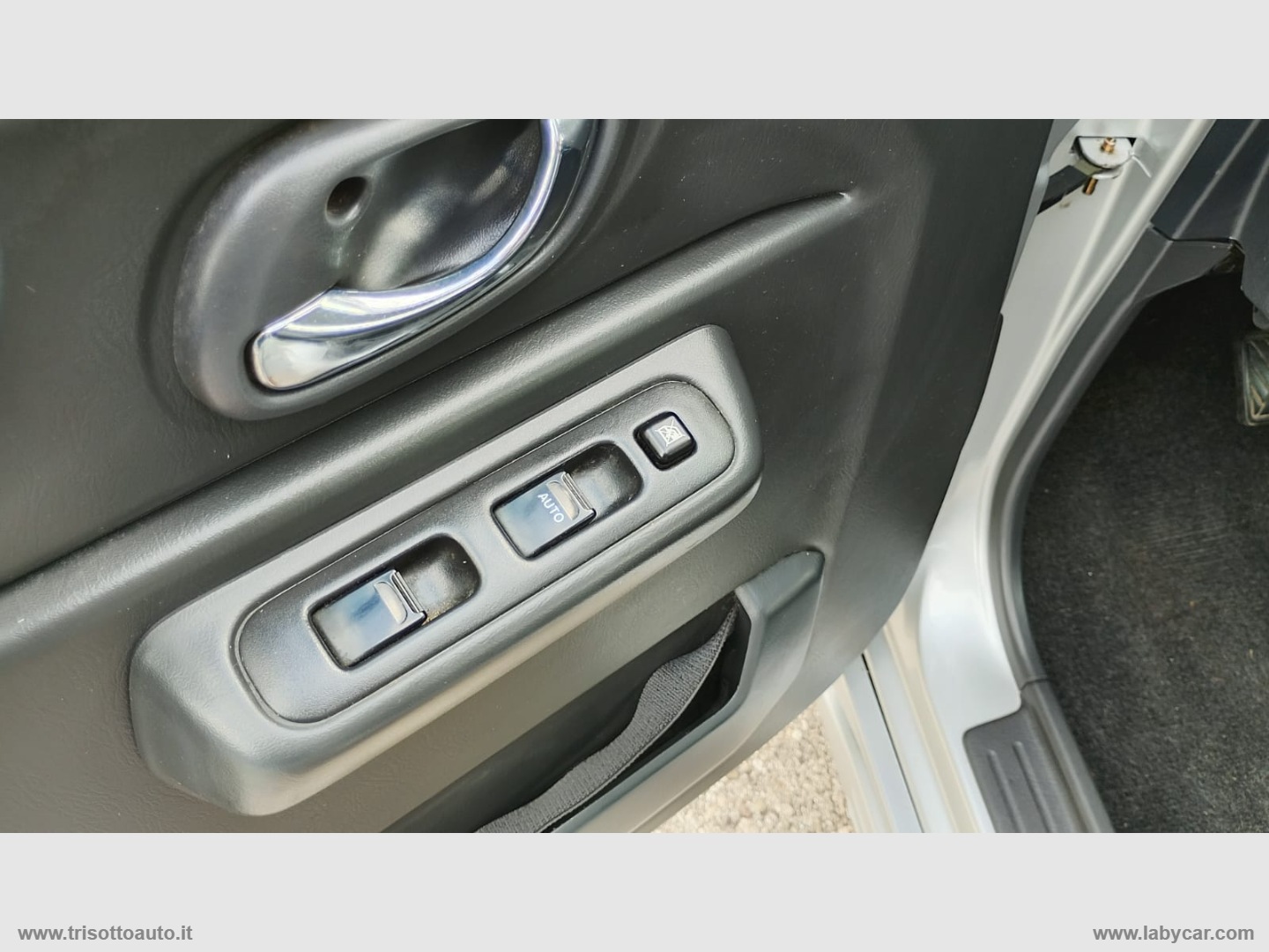 Jimny 1.5 DDiS 4WD JLX CON GANCIO TRAINO - immagine 16