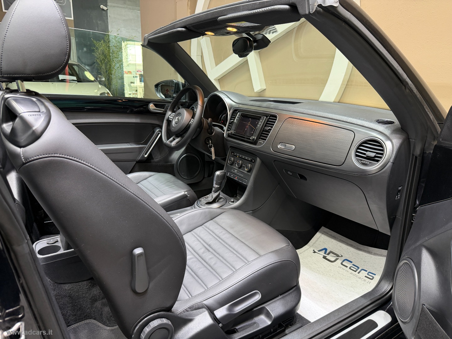 Maggiolino Cabrio 1.2 TSI Design BMT DSG Allstar *BOOK SERVICE VW* - immagine 16