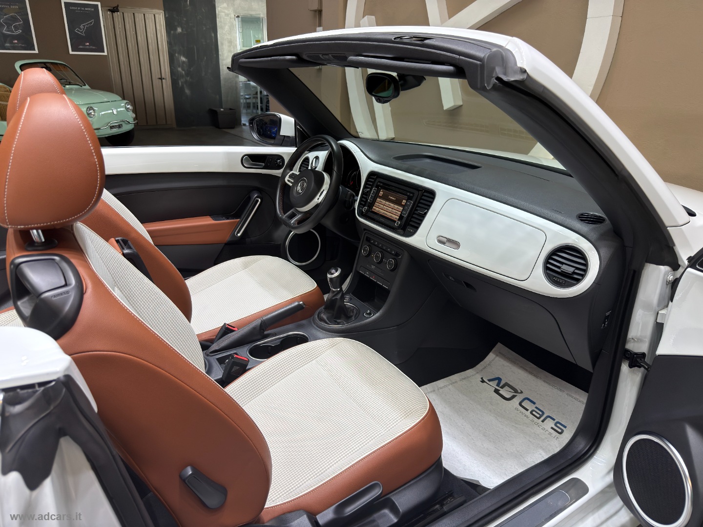 Maggiolino Cabrio 1.4 TSI CUP Fender Edition *TAGLIANDI VOLKSWAGEN* - immagine 16