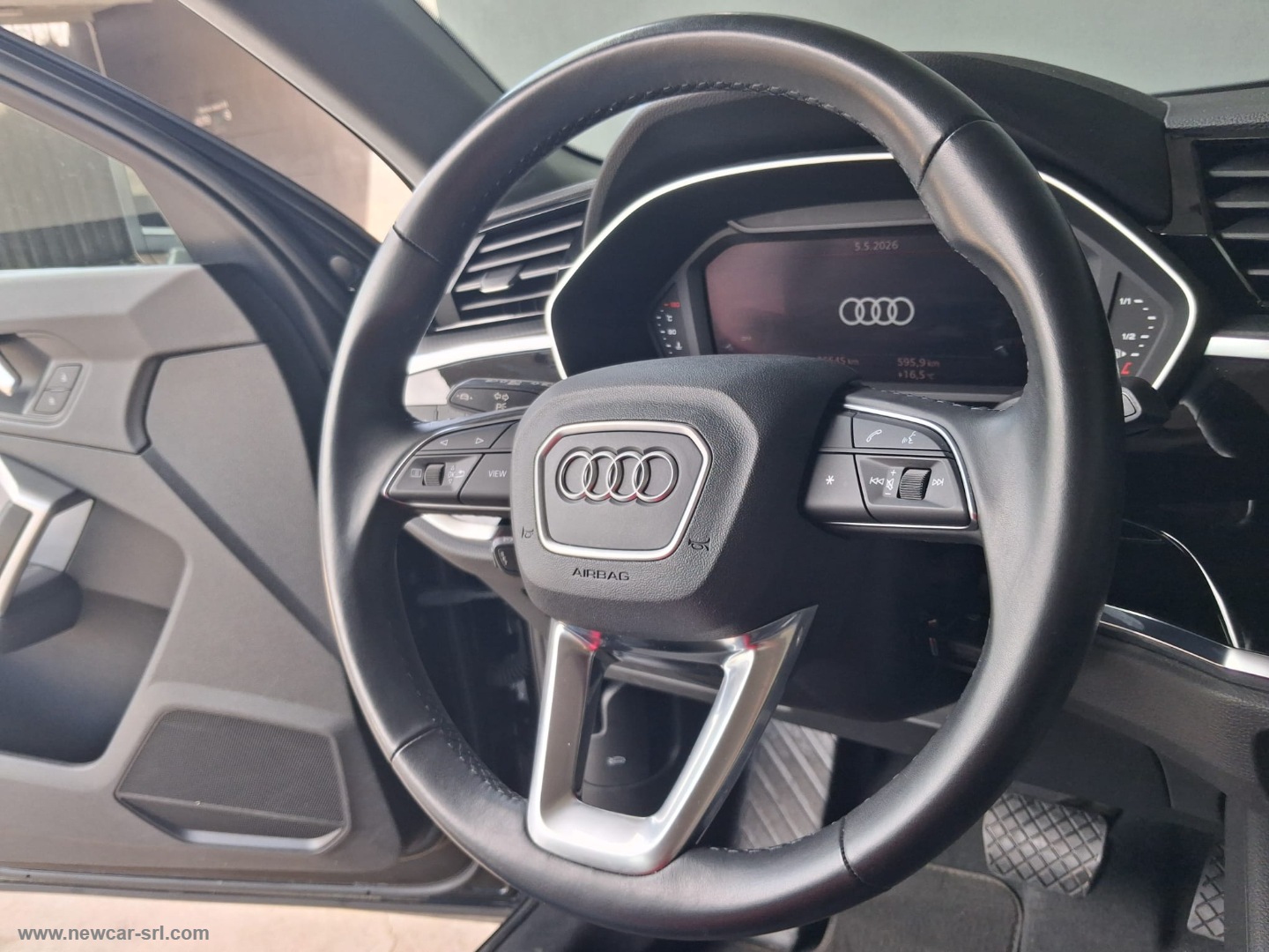 Q3 SPB 35 TDI S tronic Identity Black - immagine 16