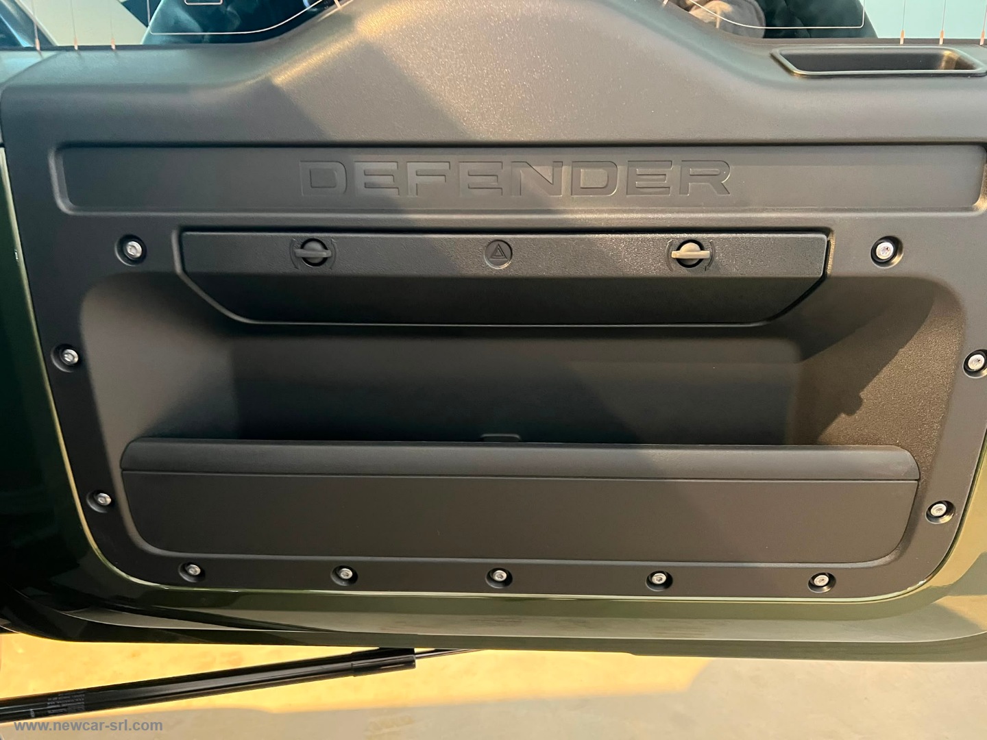 Defender 110 3.0D I6 250 AWD X-Dyn.SE N1 - immagine 16