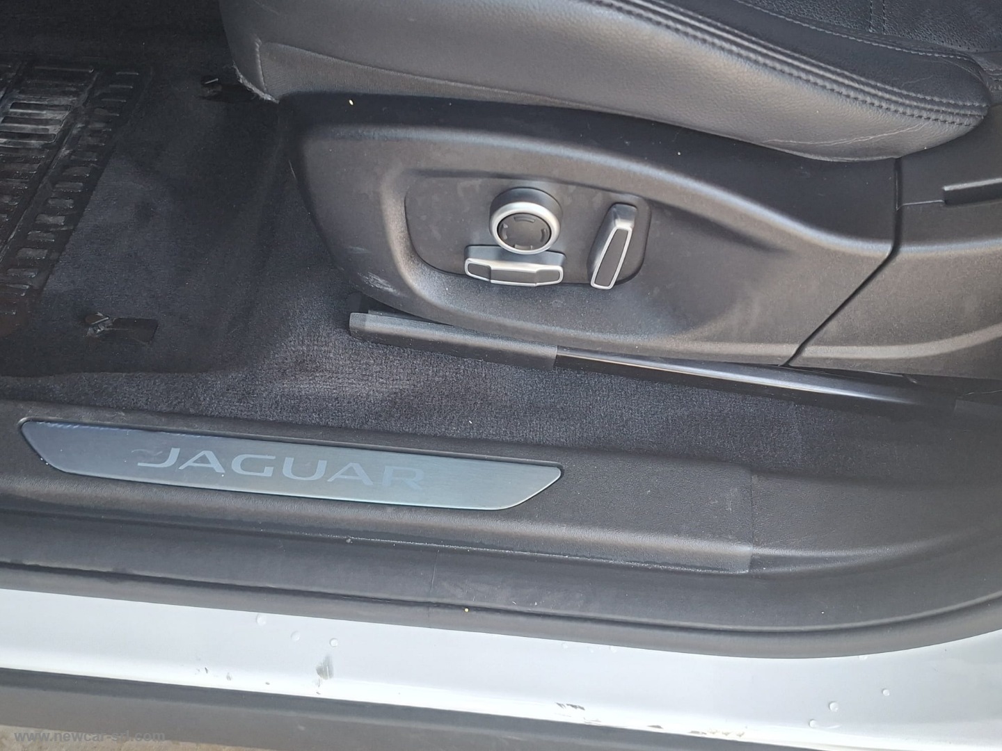 E-Pace 2.0D I4 163 CV AWD Auto - immagine 16