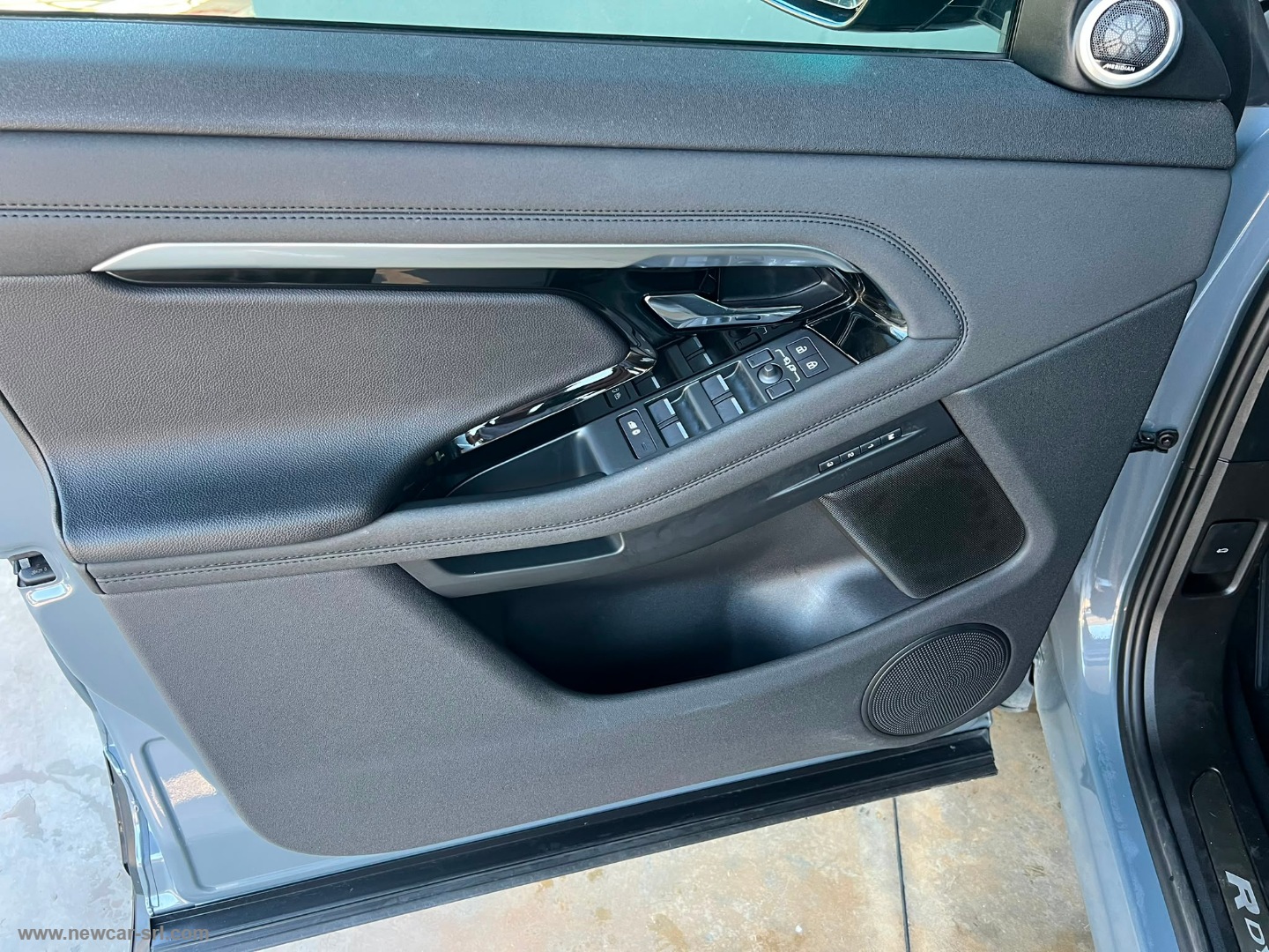 RR Evoque 2.0D I4 163 CV AWD Auto R-D.SE - immagine 16