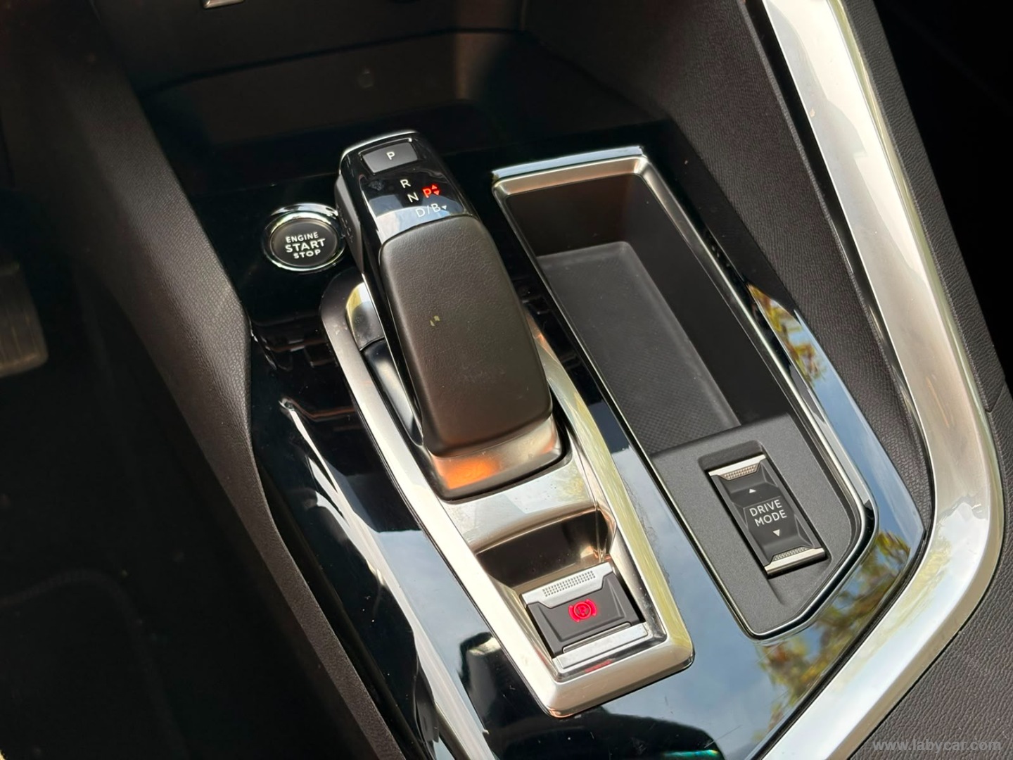 Peugeot 3008 Hybrid 225 e-EAT8 Allure Pack - Immagine 16