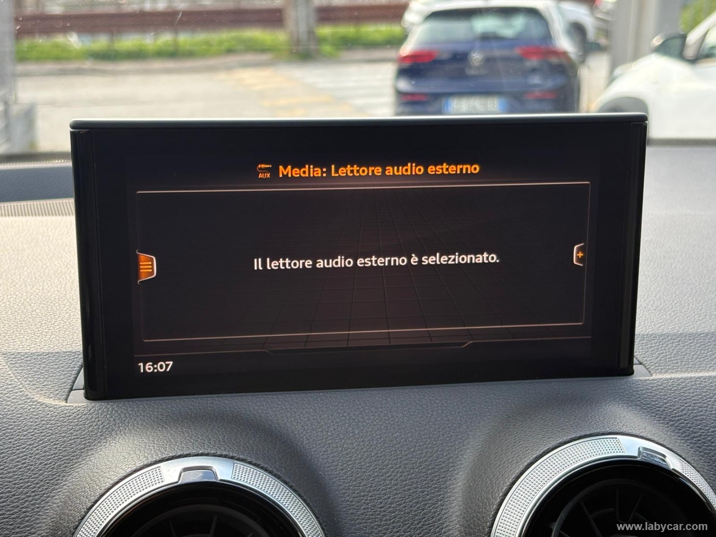 Q2 30 TDI S tronic Business Plus - immagine 16