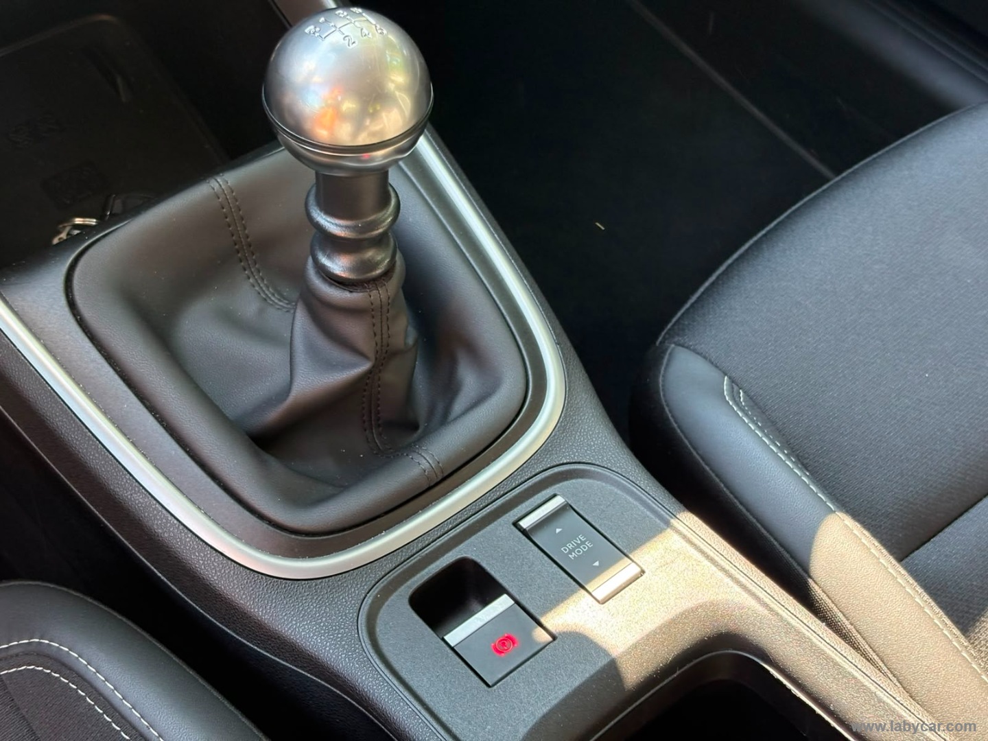 Jeep Avenger 1.2 Turbo Summit - Immagine 16