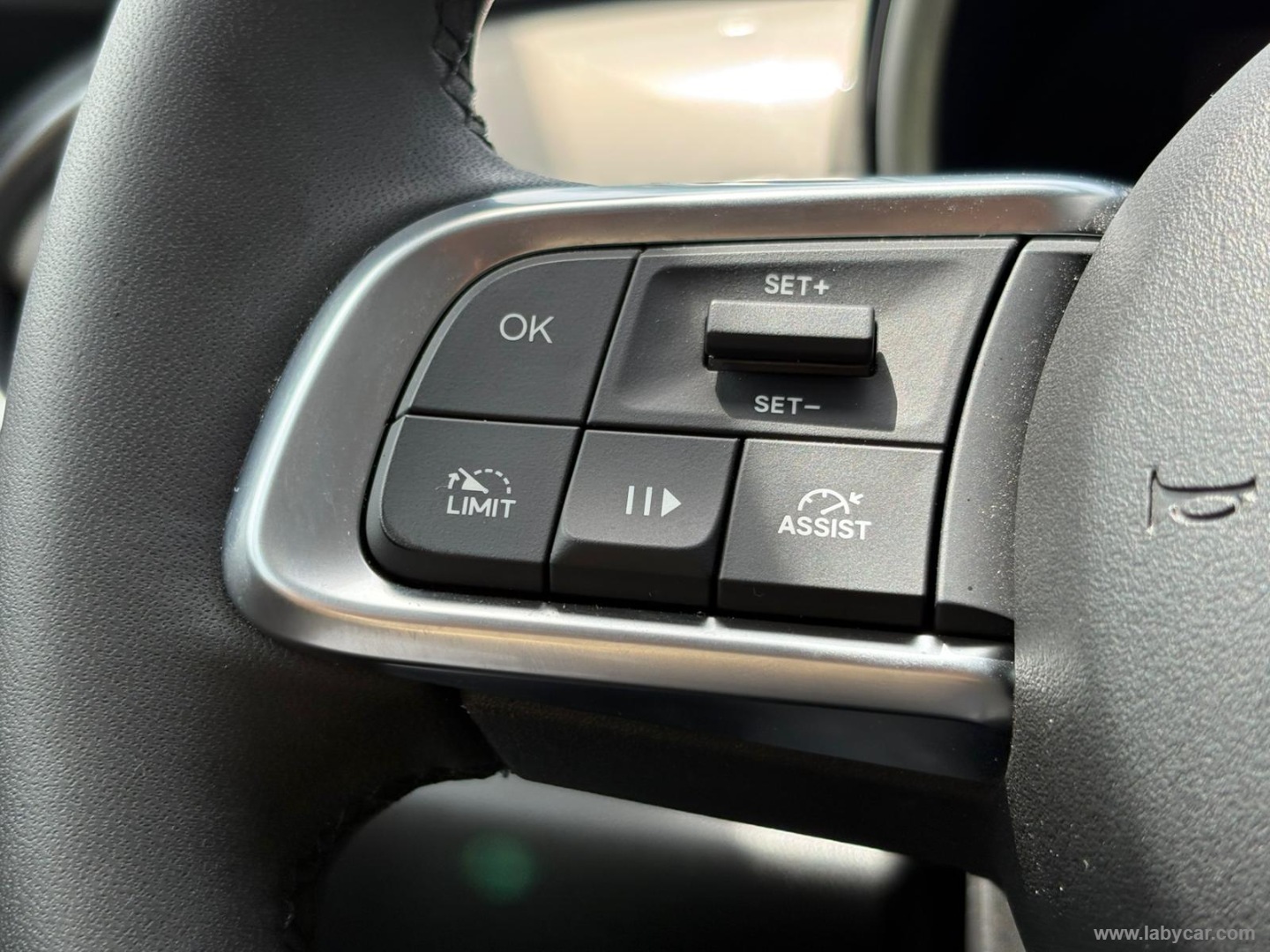 600 Hybrid 145 CV DCT MHEV Icon - immagine 16