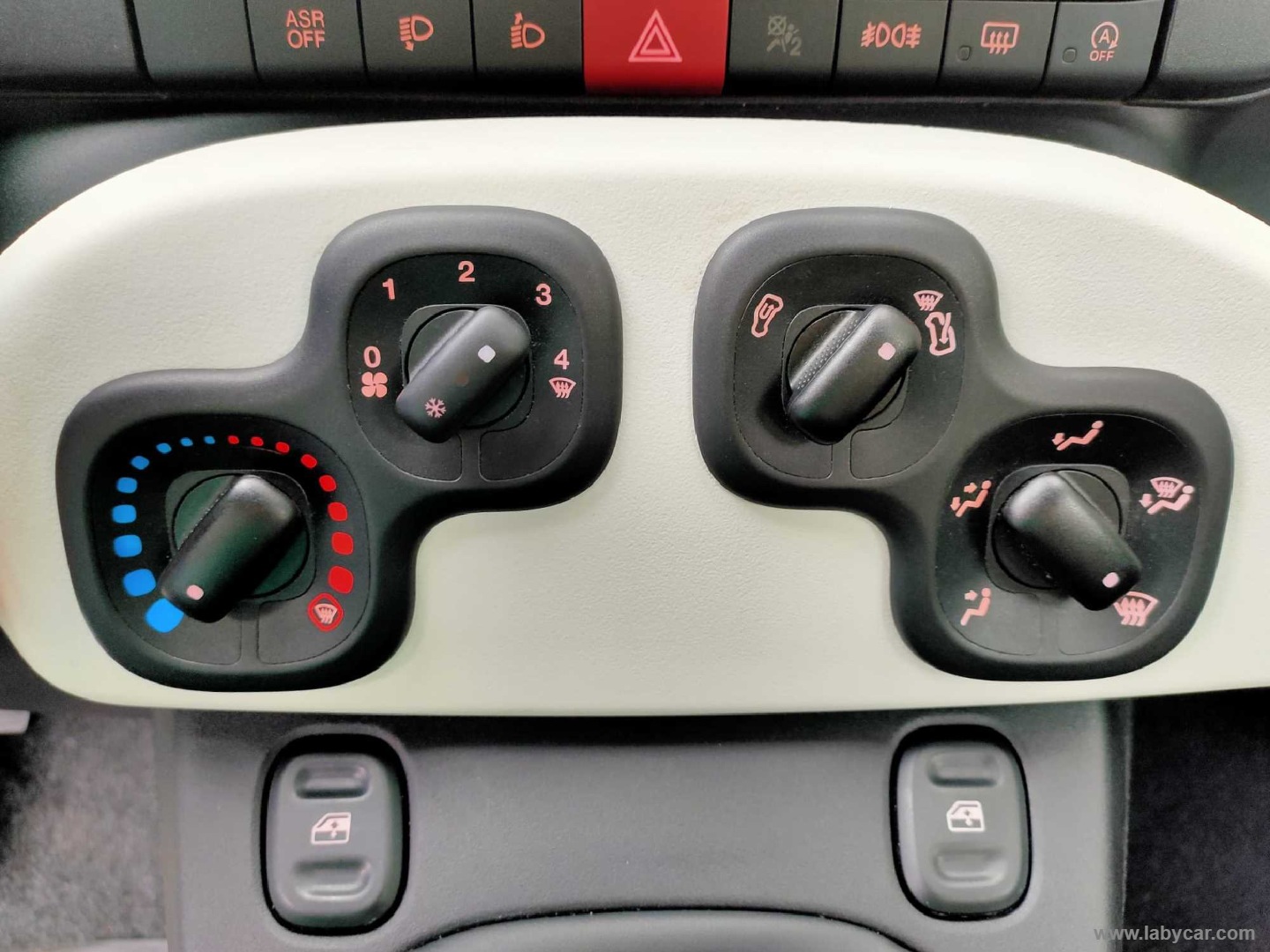 Fiat Panda 1.0 FireFly S&S Hybrid Pandina - Immagine 16