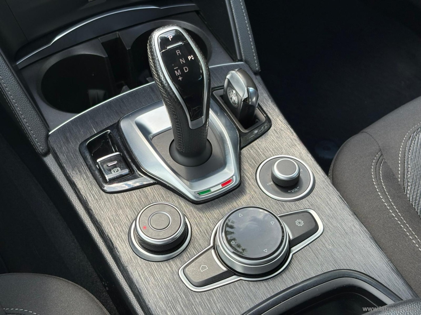 Alfa Romeo Stelvio 2.2 T.diesel 210CV AT8 Q4 Sprint - Immagine 16