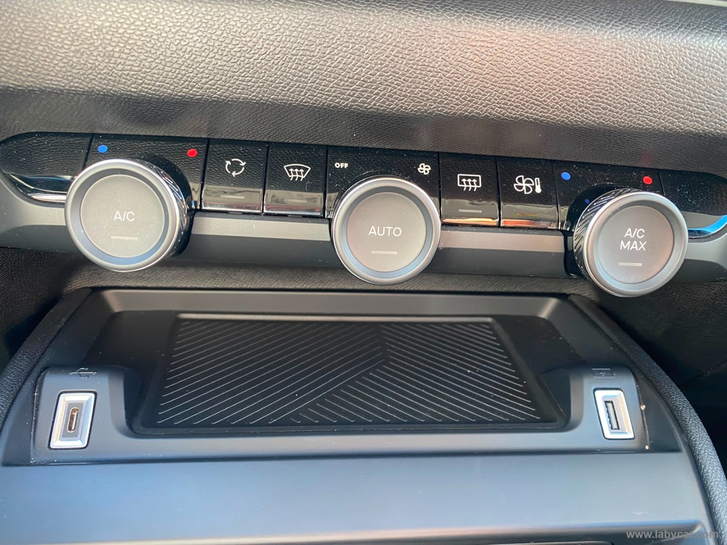 Citroën C4 Hybrid 145 e-DCS6 Plus - Immagine 16