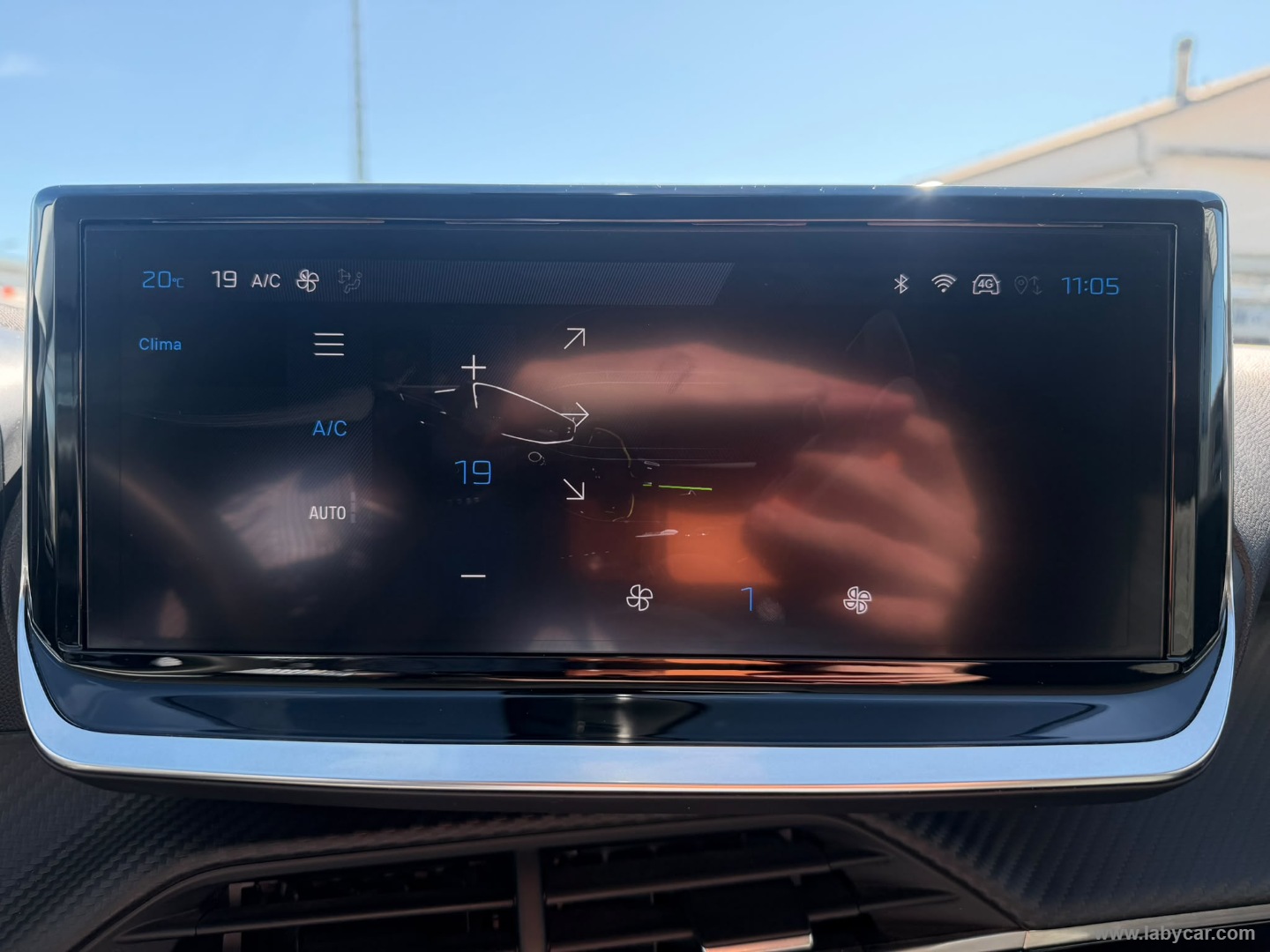 Peugeot 208 Hybrid 110 e-DCS6 Allure - Immagine 16