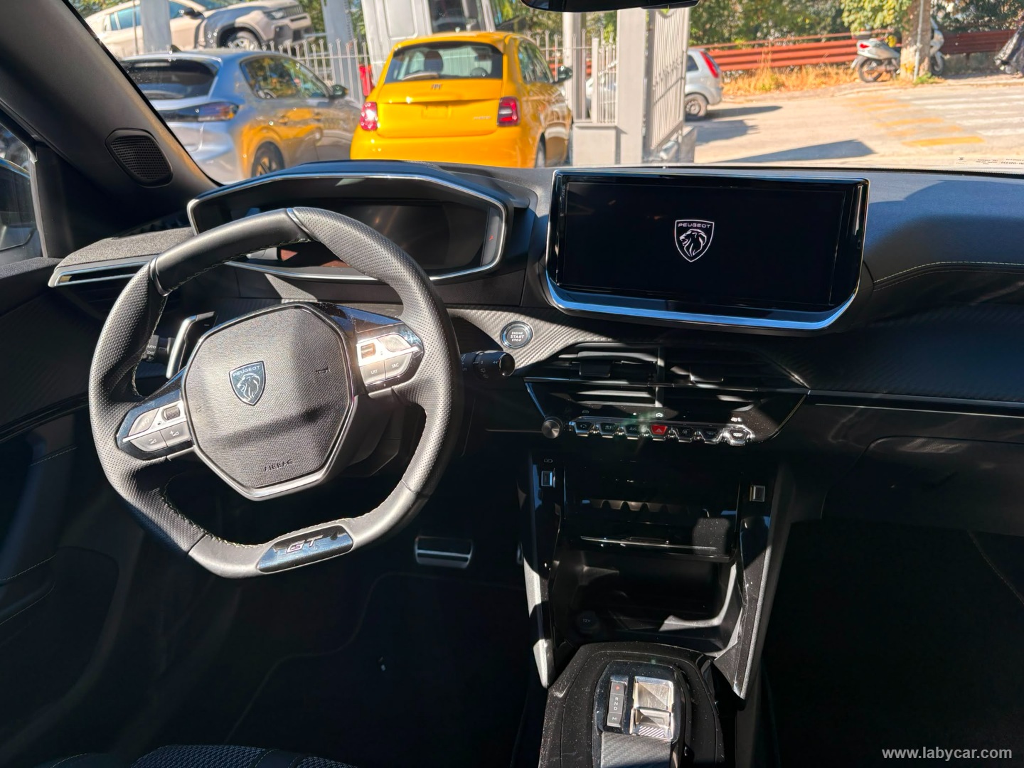 Peugeot 2008 PureTech 130 S&S EAT8 GT - Immagine 16