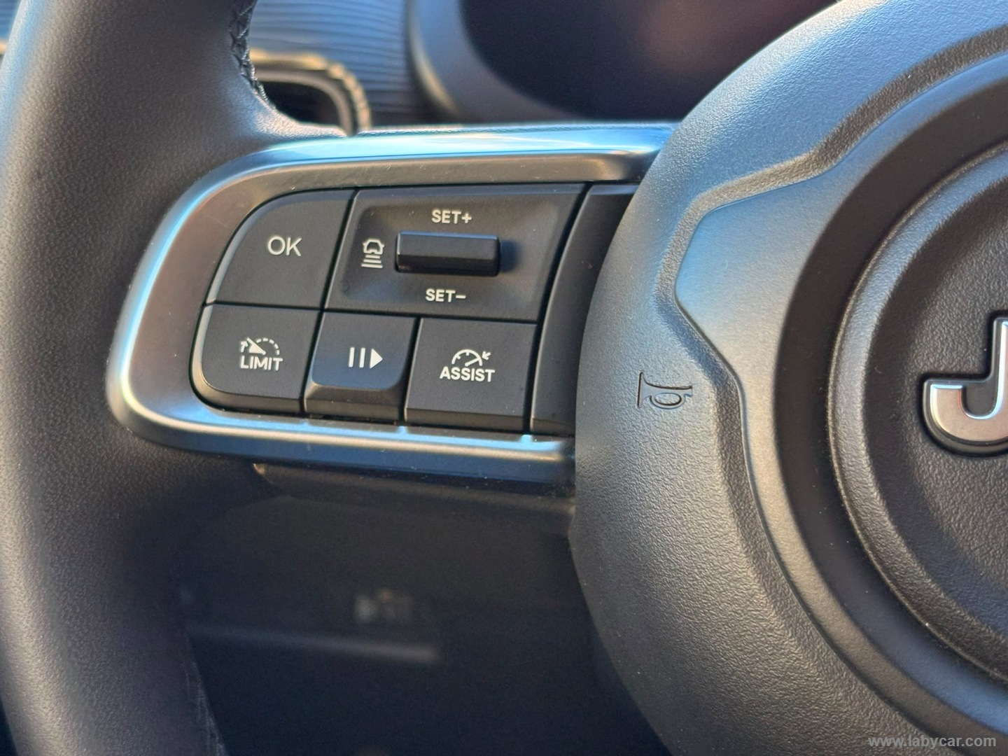 Jeep Avenger 1.2 Turbo Altitude - Immagine 16