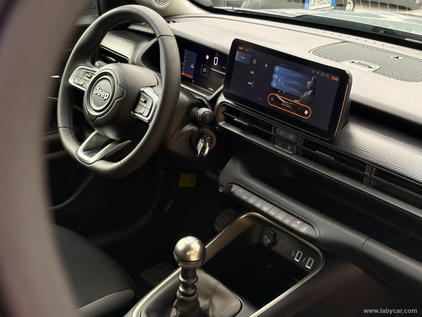 Jeep Avenger 1.2 Turbo Altitude - Immagine 16