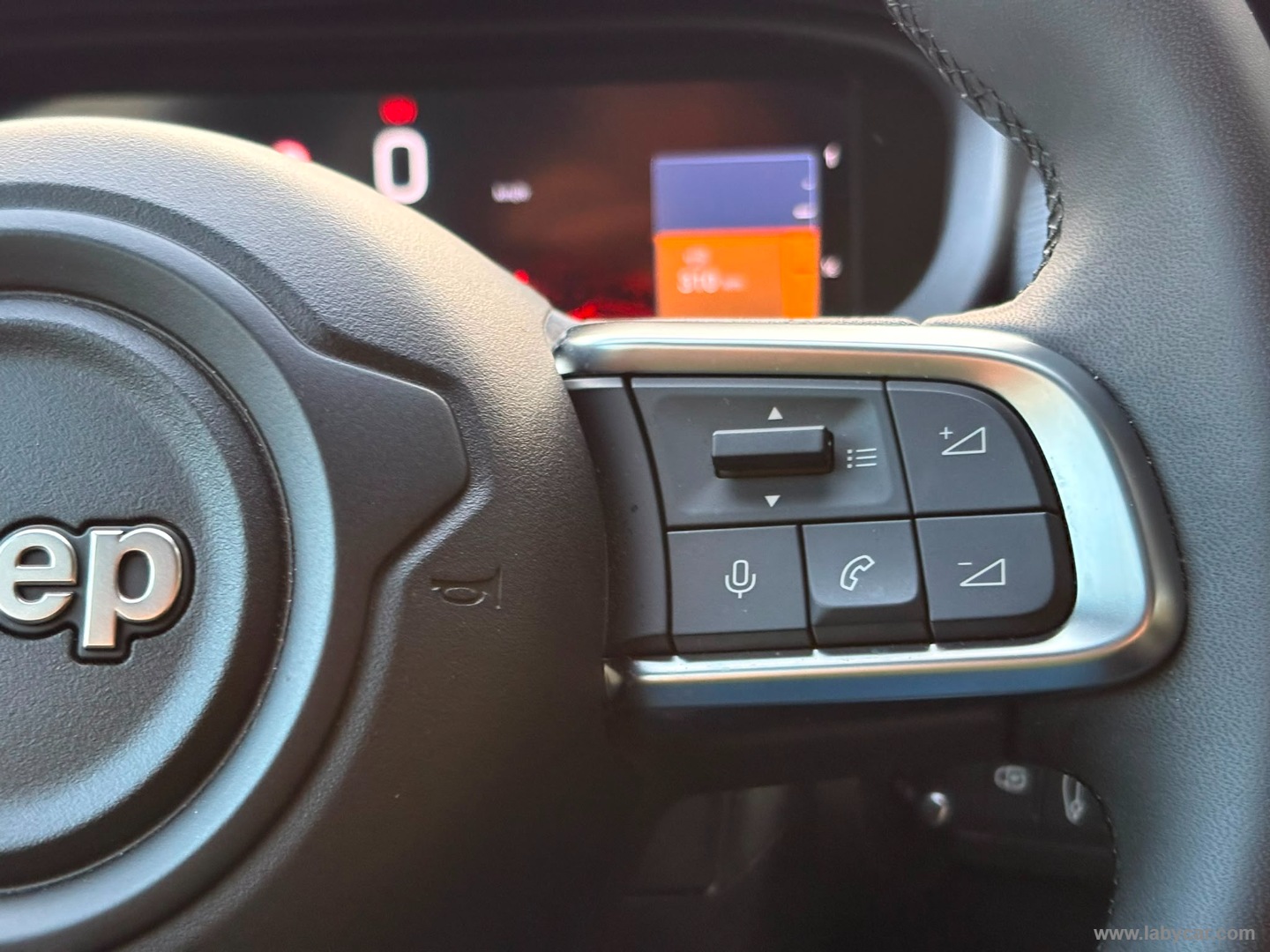 Jeep Avenger 1.2 Turbo Altitude - Immagine 16