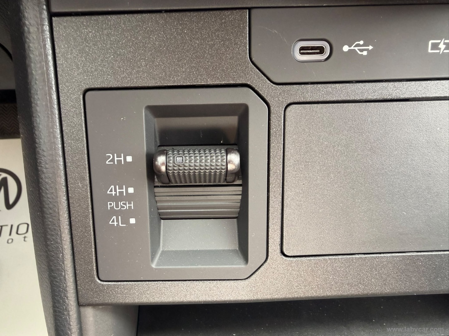 Toyota Hilux 2.8 D-4D 48V A/T 4WD DC Hilux - Immagine 16