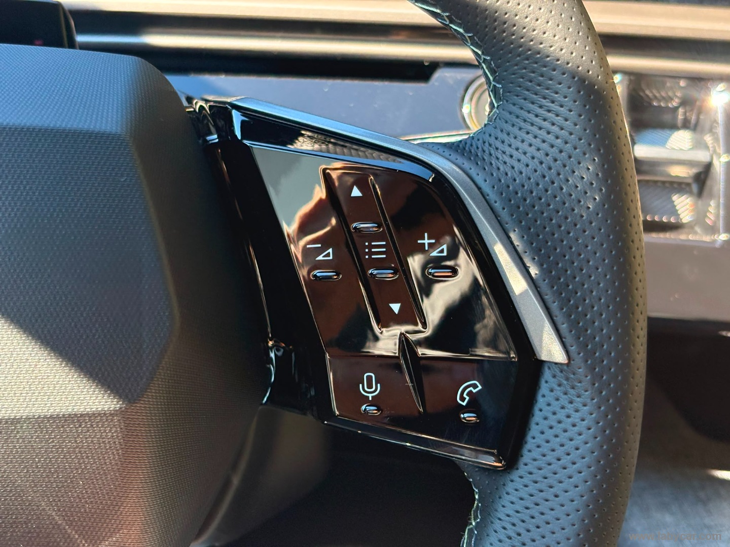 Peugeot 3008 Hybrid 145 e-DCS6 GT - Immagine 16