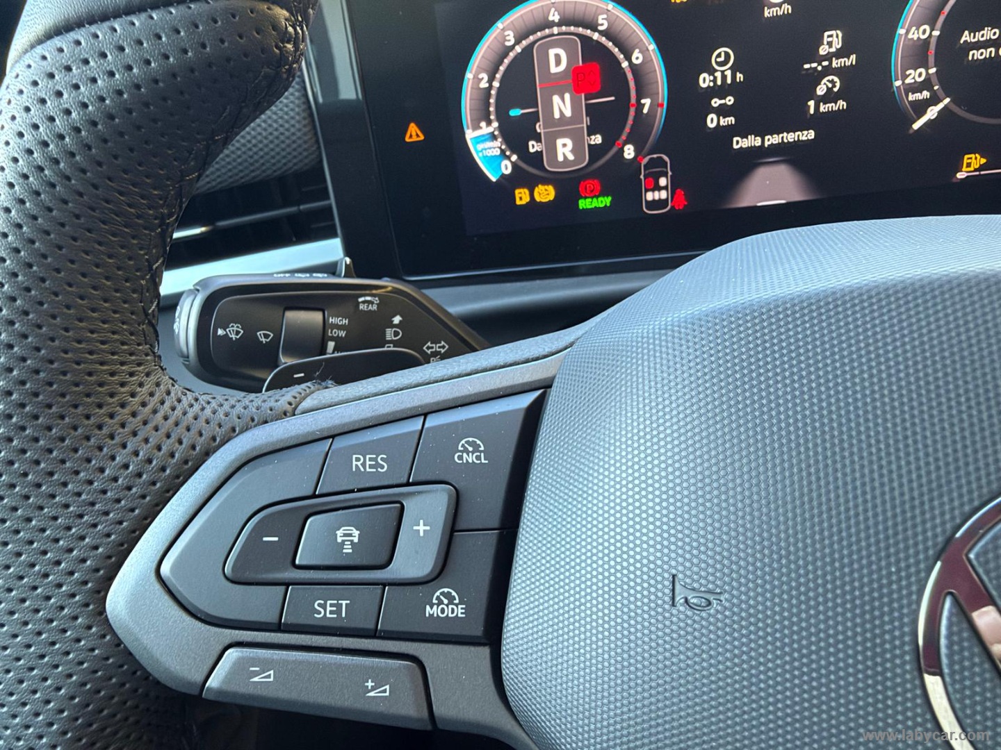 Volkswagen T-Roc 1.5 eTSI ACT 150 CV DSG R-Line - Immagine 16