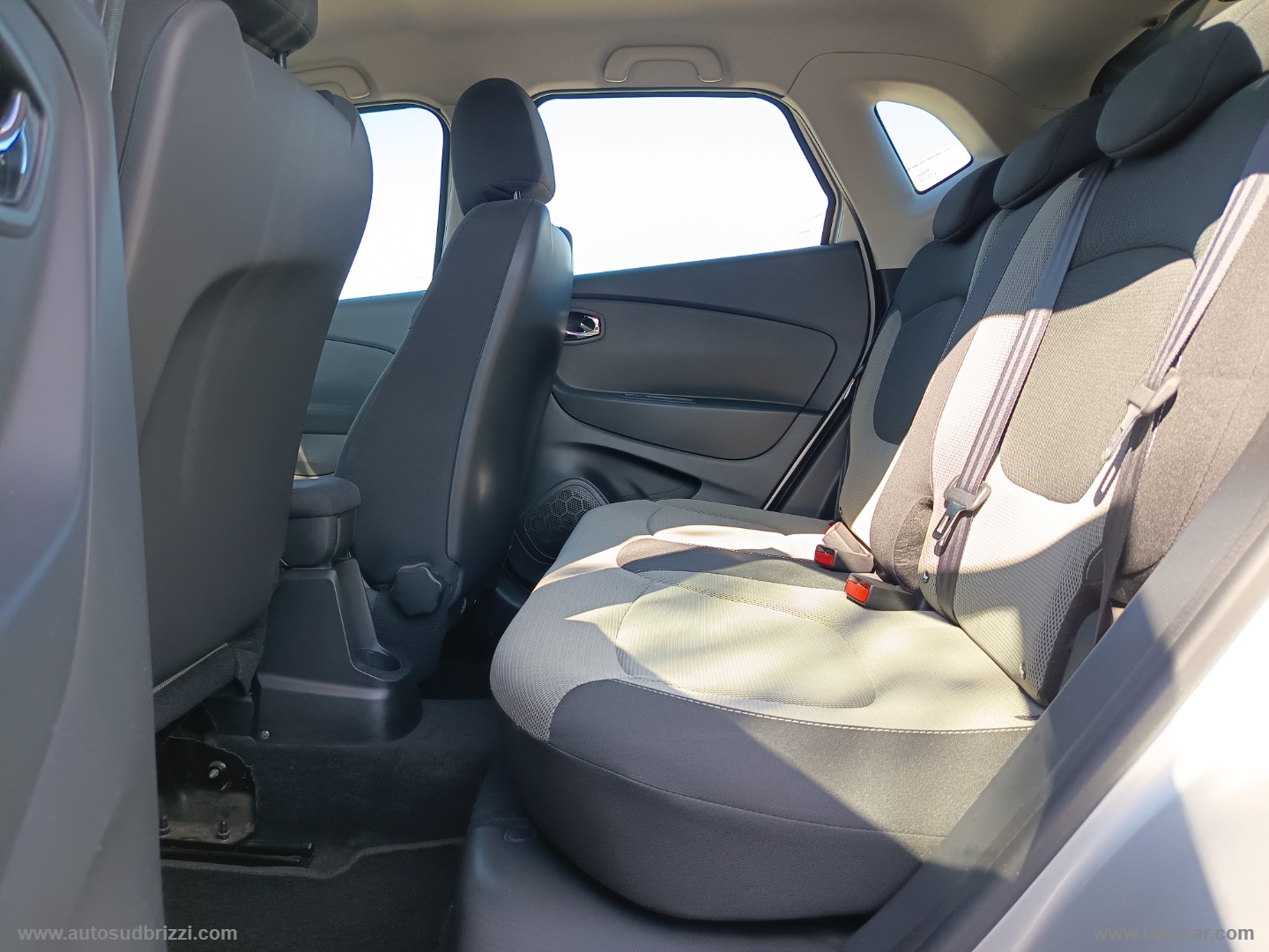 Captur 1.5 dCi 8V 90 CV S&S Live NAVI - immagine 16