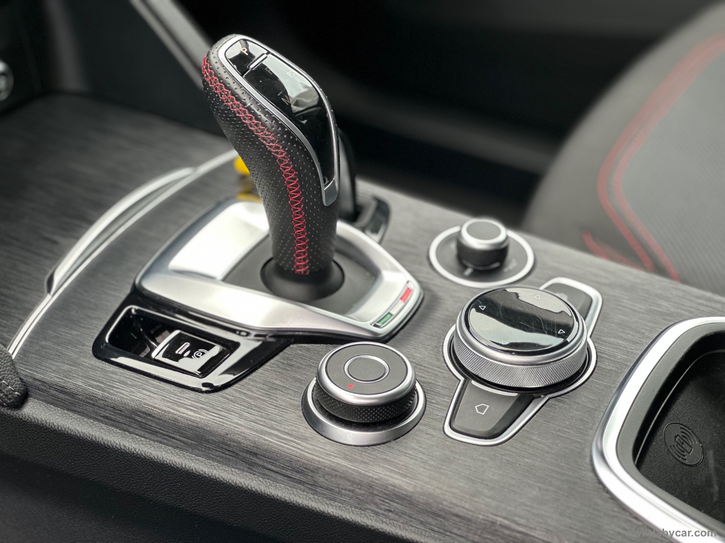 Stelvio 2.2 T.diesel 160CV AT8 RWD R.Ed. - immagine 16