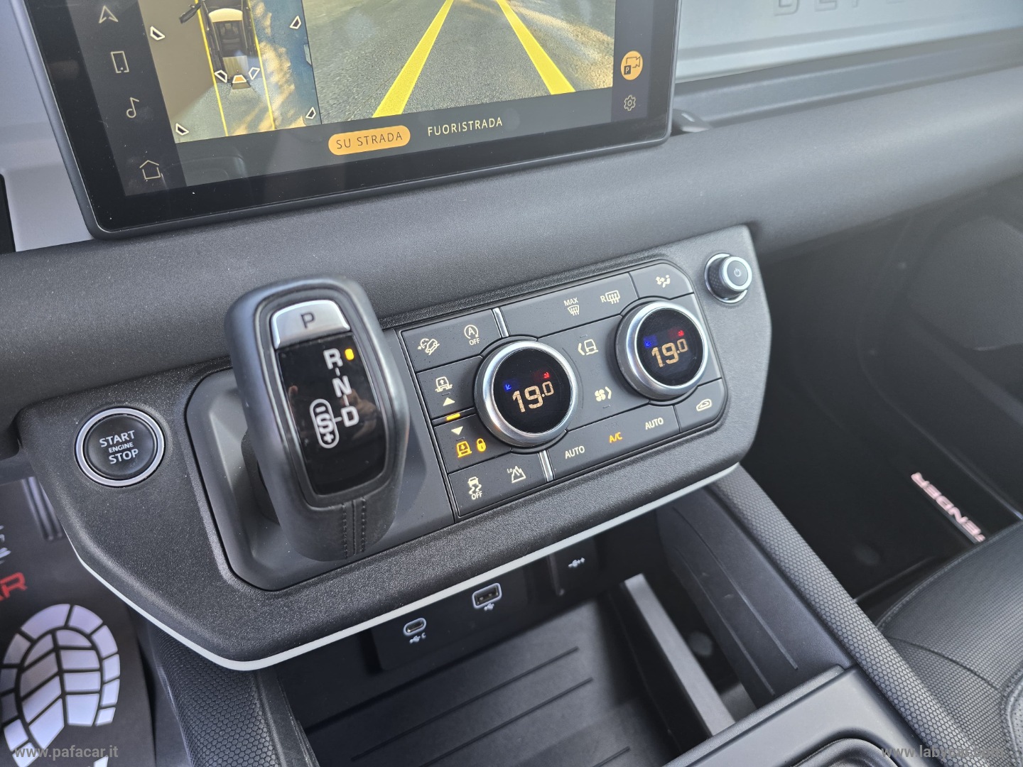 Defender 110 3.0D I6 250 CV X-Dynamic S - immagine 16