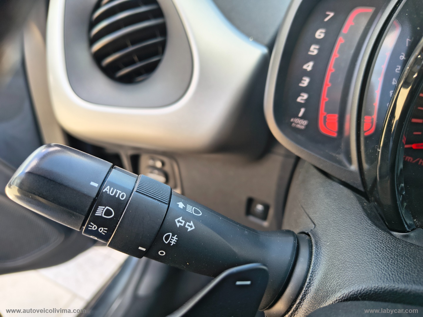 Aygo 1.0 VVT-i 69 CV 5p. x-play TSS MMT - immagine 16