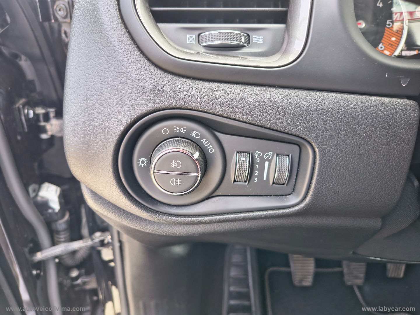 Renegade 1.6 Mjt 130CV Limited - immagine 16