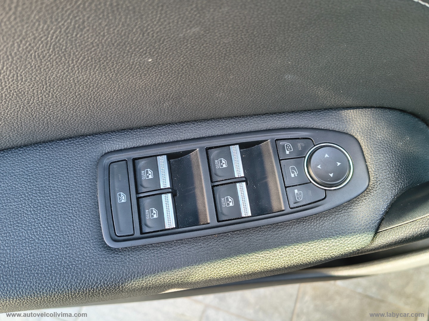 Captur TCe 100 CV GPL Techno TETTO APRIBILE - immagine 16