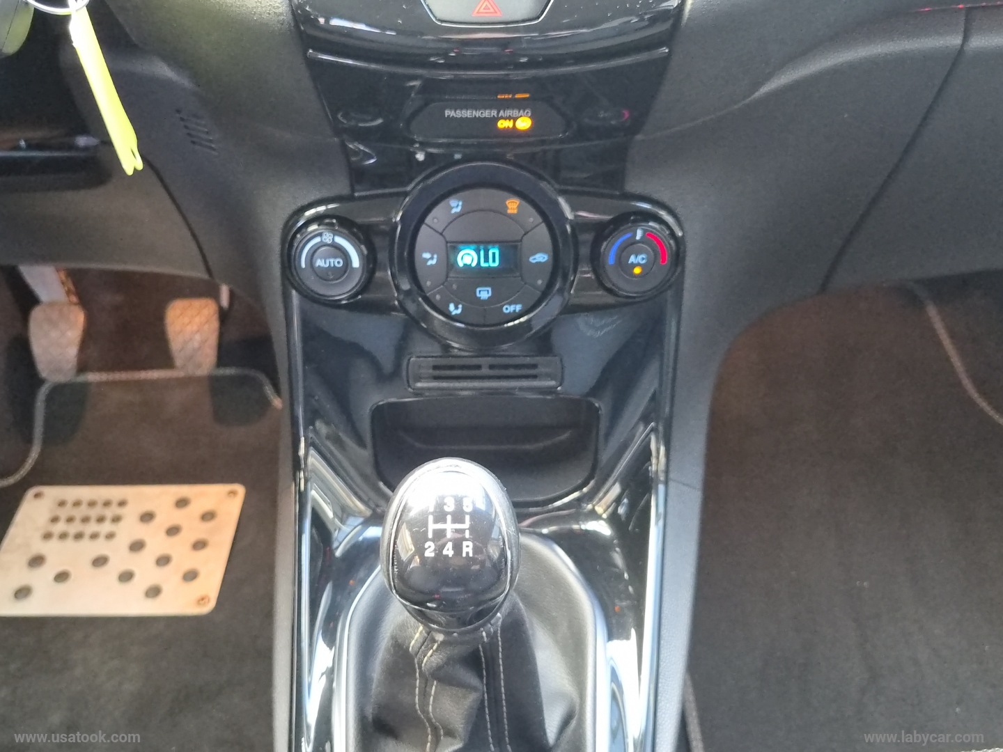 Fiesta 1.0 EcoB. 100CV 5p. Bl.&White Ed. ADATTA ANCHE A NEOPATENTATI - immagine 16