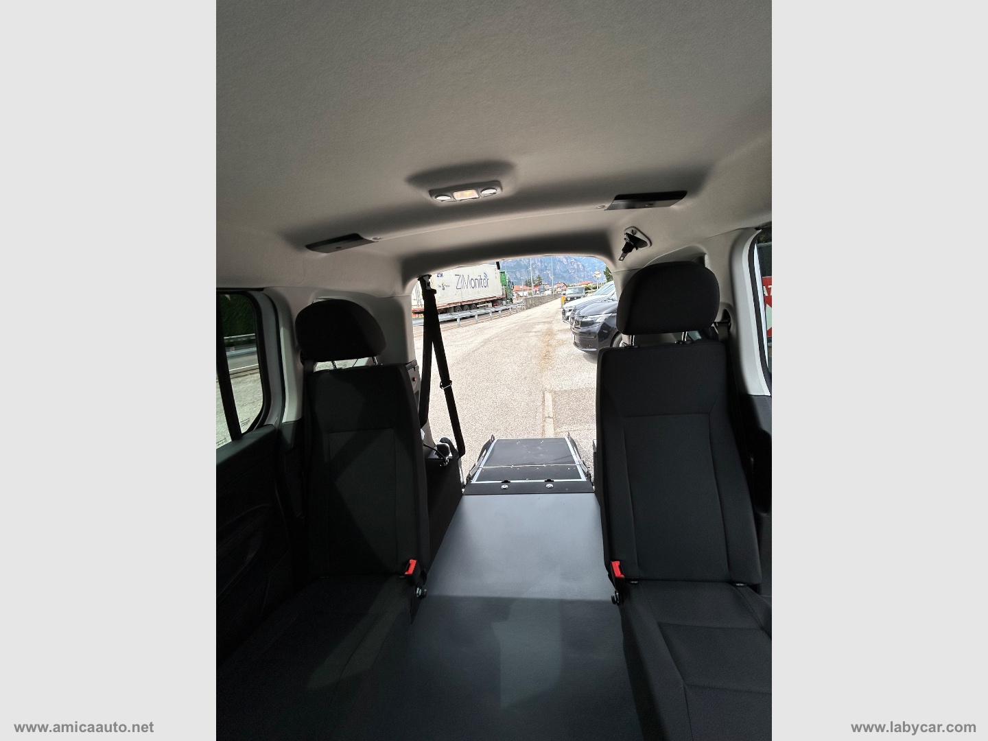 Doblò 1.5 BlueHdi 100CV Combi - All. Olmedo PIANALE RIBASSATO CON RAMPA ACCESSO CARROZZINA - immagine 16