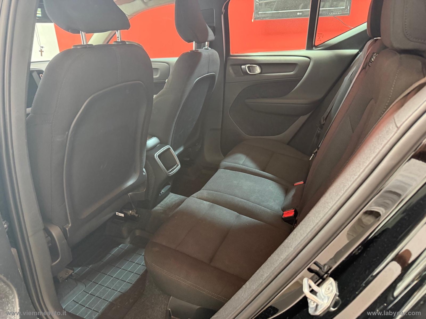 XC40 D3 R-design - immagine 16