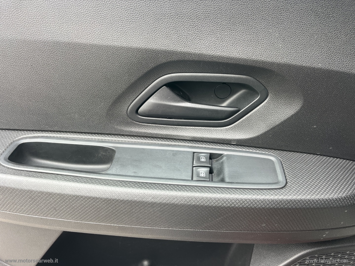 Sandero Streetway 1.0 SCe 65CV Essential - immagine 16