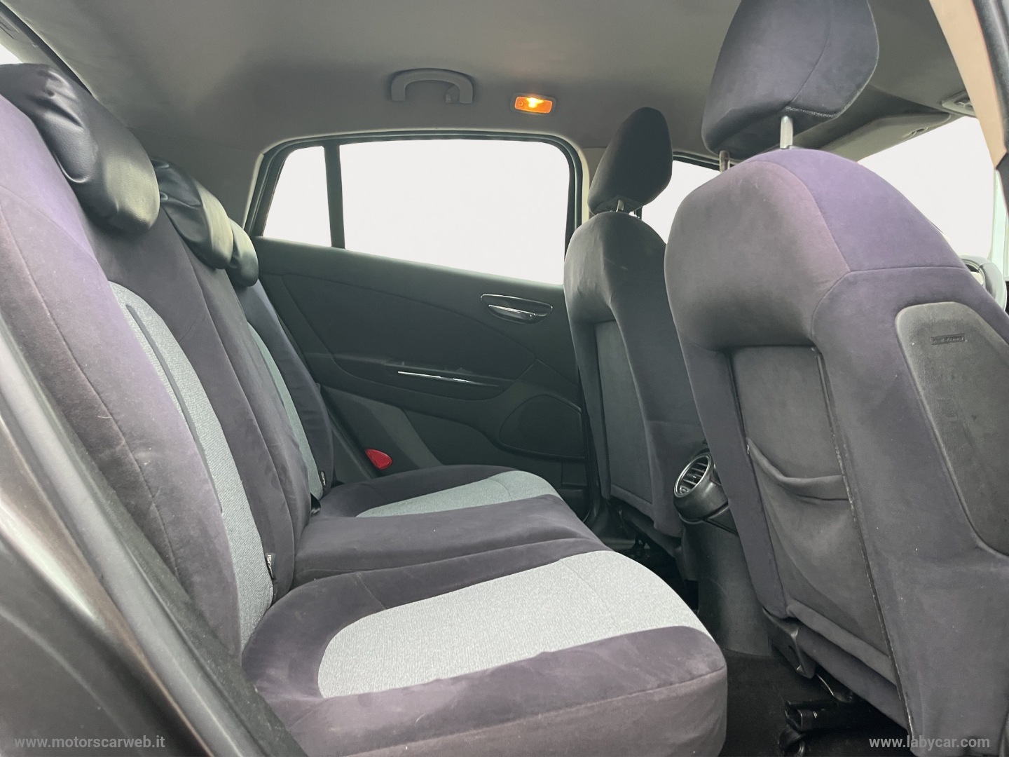 Bravo 1.6 MJT 120 CV Emotion - immagine 16