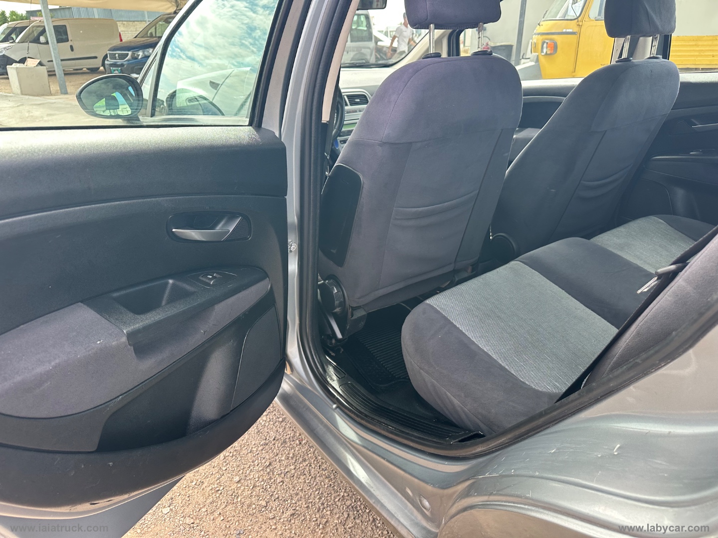 Grande Punto 1.3 MJT 90 CV 5p.CAMBIO SEQUENZIALE - immagine 16