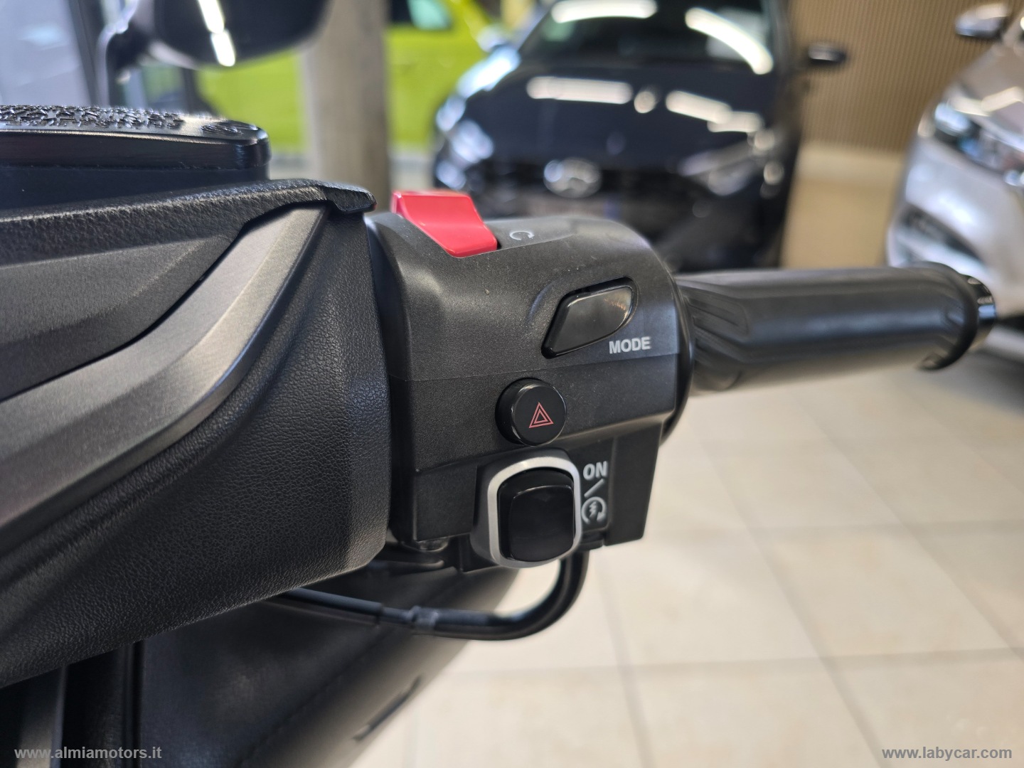 T Max 560 - immagine 16