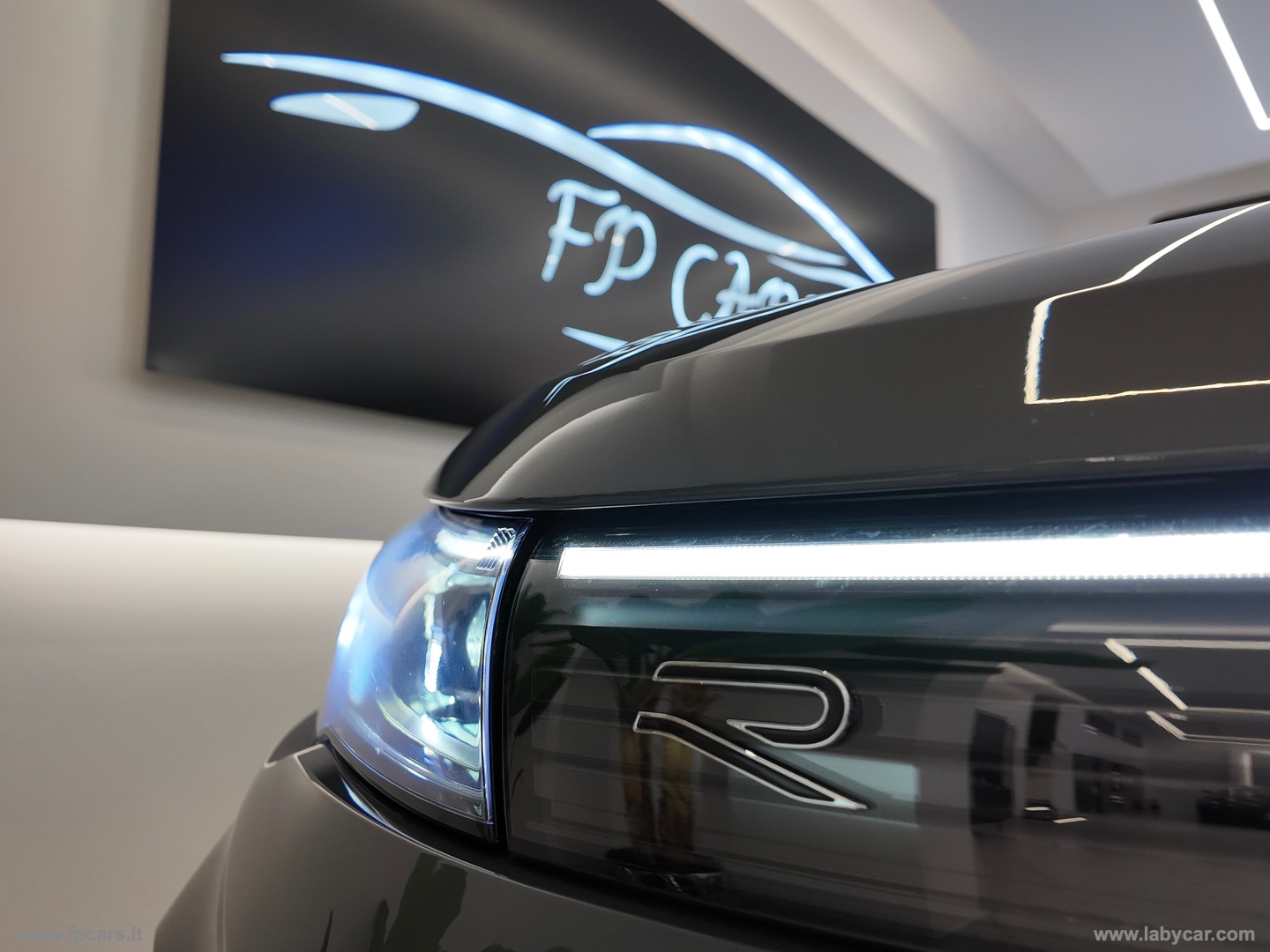 Tiguan 2.0 TDI 150 CV DSG R-Line Plus TETTO APRI. - immagine 16