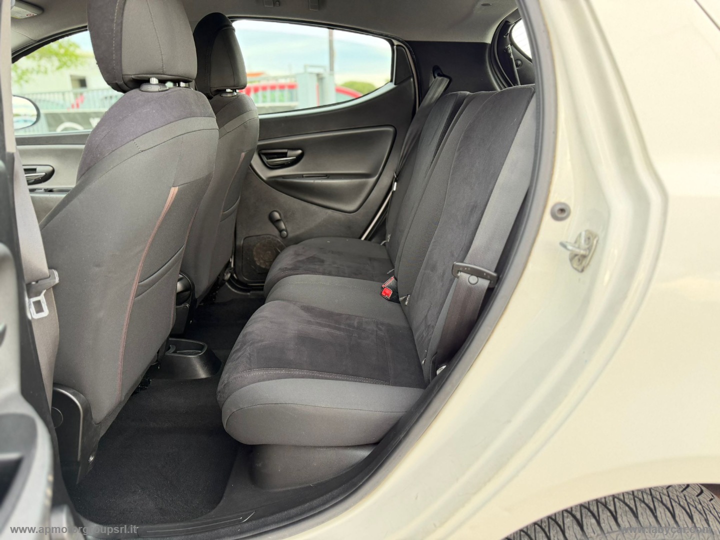 Ypsilon 0.9 T.Air 85CV 5p. Met.Ec. Gold - immagine 16
